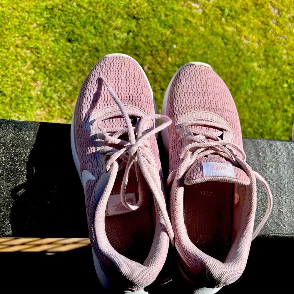 Women’s Nike shoes